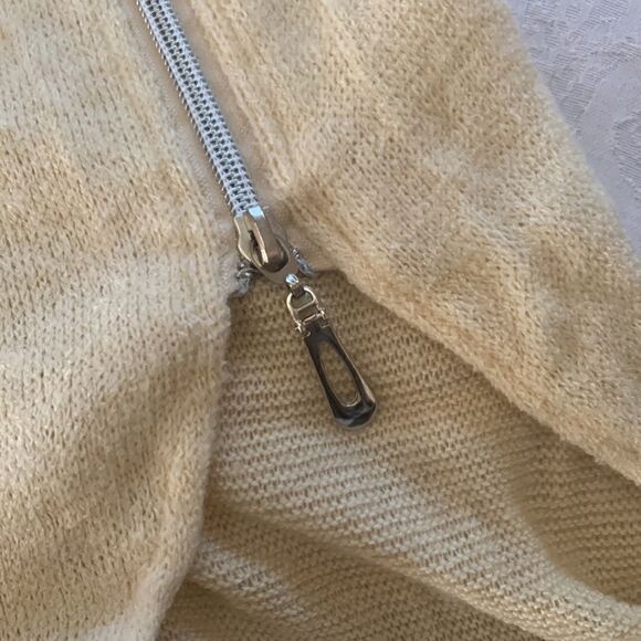 Women’s Sweater size S Cream Side Zipper - Picture 10 of 10